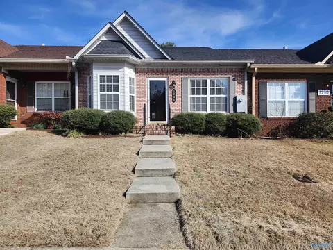1208 Autumn Ln, Hartselle, AL 35640