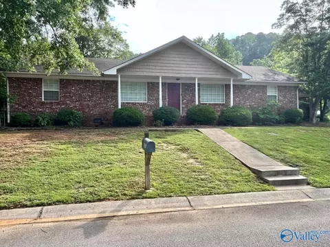 3500 Colonial Dr, Guntersville, AL 35976
