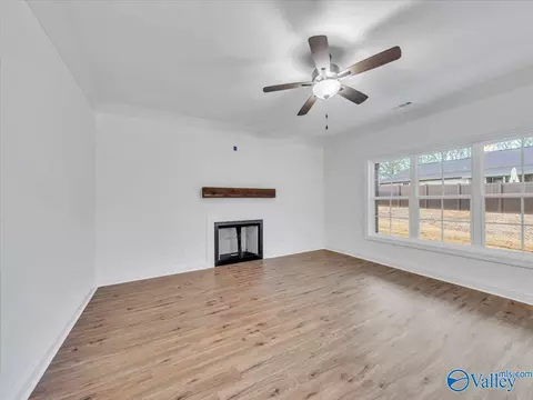 Living - 466 Chambers Rd, Arab, AL 35016 photo 2 of 9