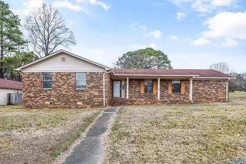 101 Skinner Dr, Huntsville, AL 35811