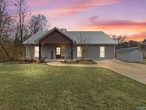310 4th St, Arab, AL 35016