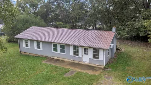 144 Burch St, Stevenson, AL 35772