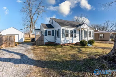 409 Jordan Ln, Scottsboro, AL 35768