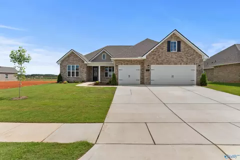 141 Sniper St, Toney, AL 35773