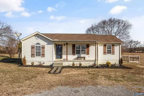 27595 South Rd, Athens, AL 35613