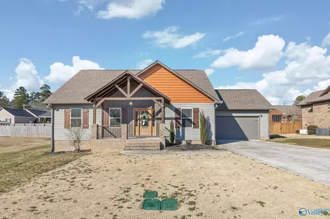 230 Berkshire Ln, Albertville, AL 35950