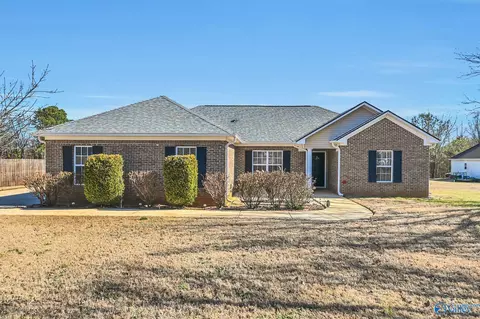 125 Stoney Point Dr, Harvest, AL 35749