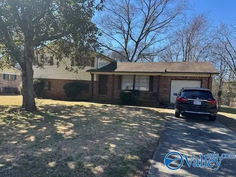 4011 Gunnison Ln, Huntsville, AL 35810