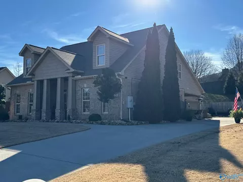 7106 Mossy Bank Trl, Owens Cross Roads, AL 35763