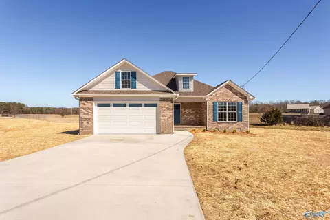 101 Harper Ln, Hokes Bluff, AL 35903