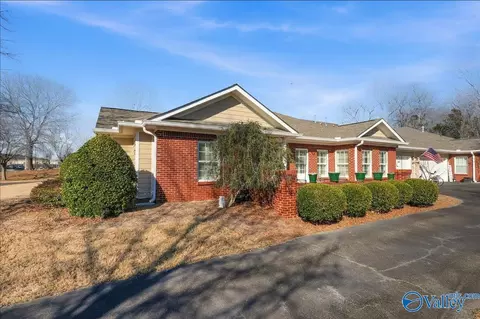 154 Valley Way Cir, Huntsville, AL 35802