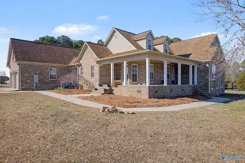 370 County Road 1432, Vinemont, AL 35179