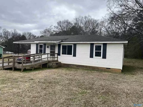 95 Jarman Cv, Leighton, AL 35646