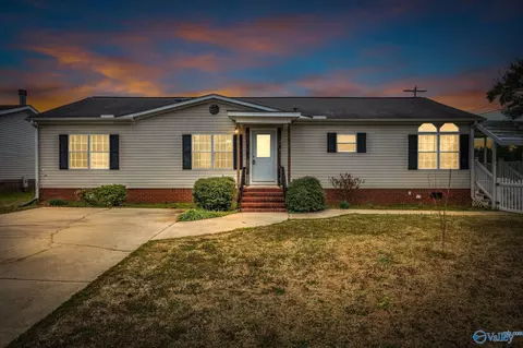 3914 Whitney Ln, Decatur, AL 35603