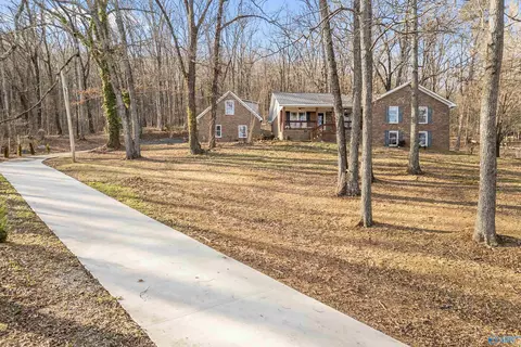 205 Walter Bird Dr, Owens Cross Roads, AL 35763