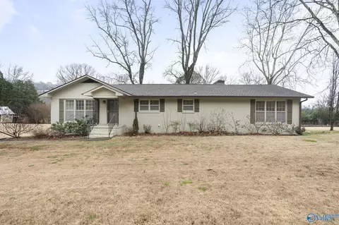 1702 E Stonehurst Dr, Huntsville, AL 35801
