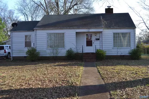 1517 Chestnut St, Decatur, AL 35601
