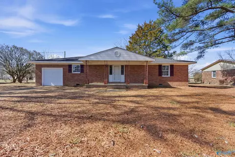 301 Holloway St, Hartselle, AL 35640