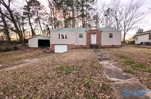 307 Howell Cir, Gadsden, AL 35904
