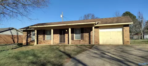 105 Mcclint St, Athens, AL 35611