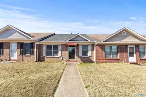 377 Cherry St, Hartselle, AL 35640