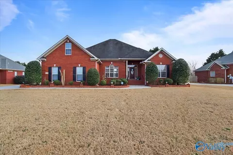 110 Arrow Path Dr, Huntsville, AL 35806