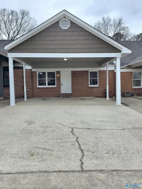 407 Pine St, Hartselle, AL 35640