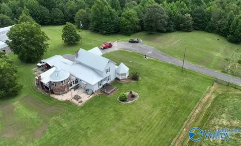 271 Myles St, Albertville, AL 35951