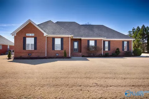 17916 Remington Dr, Athens, AL 35611