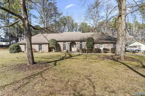 325 Bluff Dr, Hartselle, AL 35640