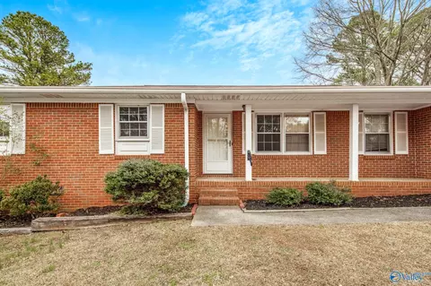 1818 Carson Ln, Huntsville, AL 35816