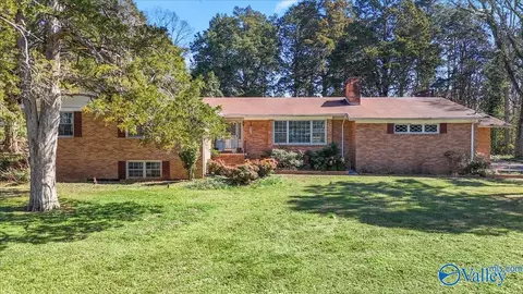 8511 Valley View Dr, Huntsville, AL 35802