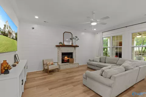 Living - 27 Kenthurst Ln, Gurley, AL 35748 photo 2 of 3