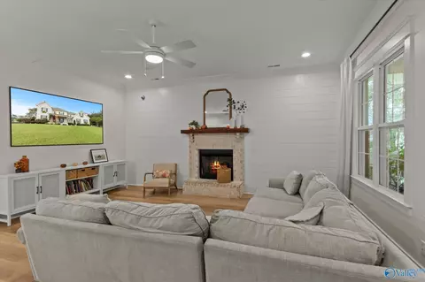 Living - 27 Kenthurst Ln, Gurley, AL 35748 photo 1 of 3