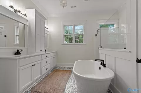 Bath - 27 Kenthurst Ln, Gurley, AL 35748 photo 1 of 5