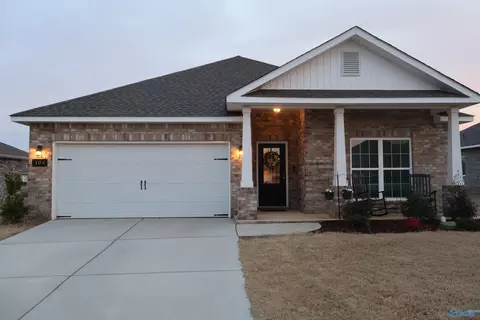 104 Saylor Rose Dr, New Market, AL 35761