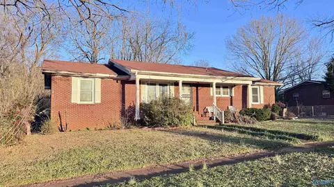 604 Memorial Dr, Decatur, AL 35601