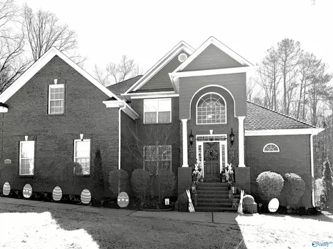 211 Quailwood Ln, Decatur, AL 35603
