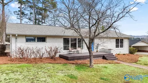3824 Meadow Wood Cir, Guntersville, AL 35976