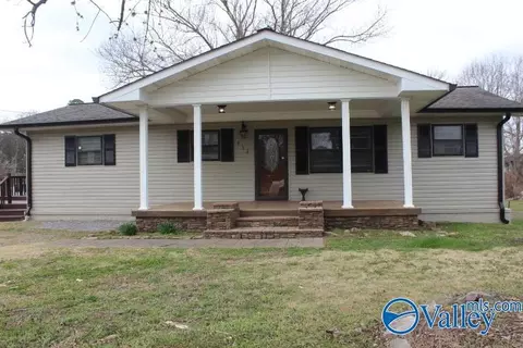 637 Church Ave, Rainsville, AL 35986