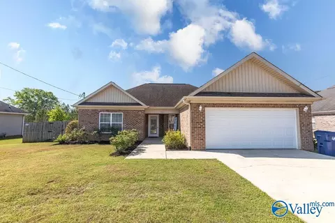 81 Center Ln, Oxford, AL 36203