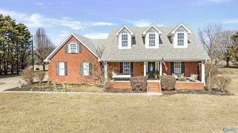 64 Meadows Dr, Rainsville, AL 35986