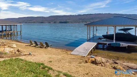675 Monte Sano Dr, Scottsboro, AL 35769