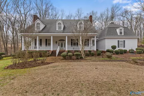 71 Windsor Dr, Russellville, AL 35653