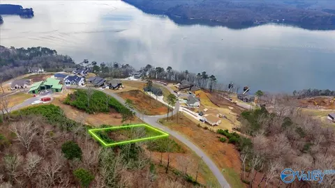 77 Fall Creek Dr, Guntersville, AL 35976