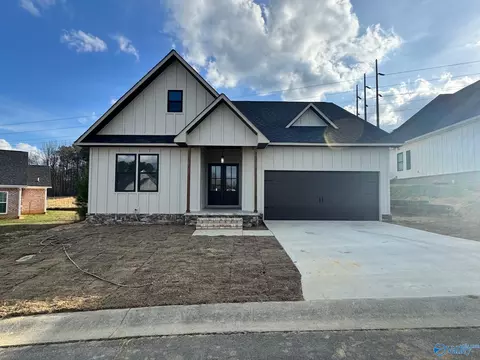 23 Swanee Dr, Albertville, AL 35950