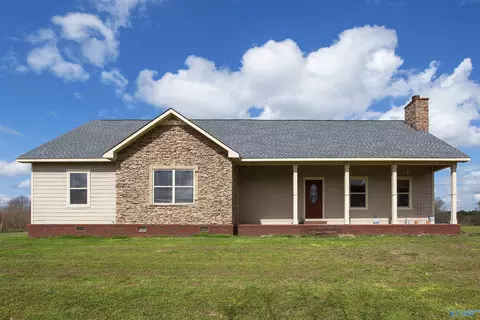 97 Corinth Rd, Albertville, AL 35951