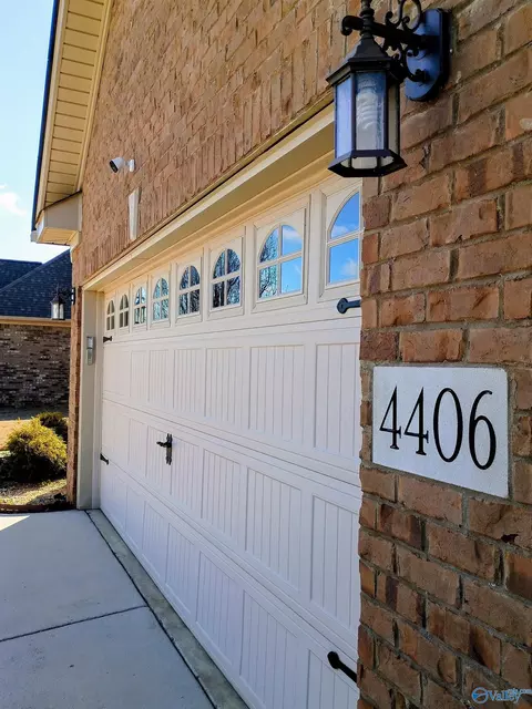 4406 Coatsbridge Dr, Owens Cross Roads, AL 35763