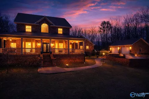 343 Hill St, Rainbow City, AL 35906