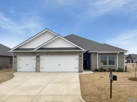 16896 Whispering Pnes, Athens, AL 35611